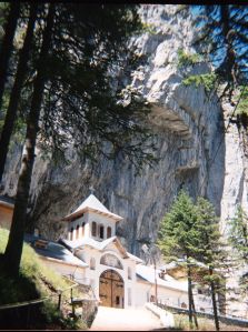 1024px-Pestera_Monastery,_Romania